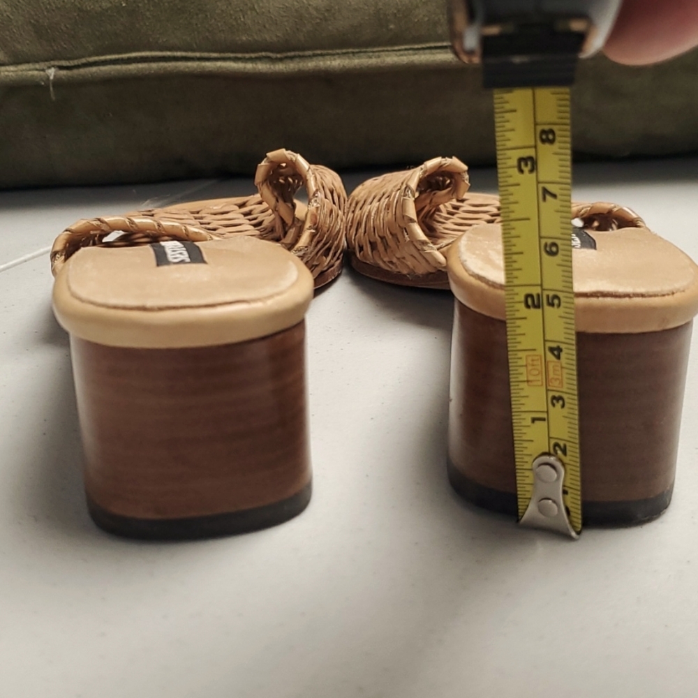Sesto Meucci, weaved tan leather slides.  Size 5.5 with a 2" heel. - Picture 4 of 5